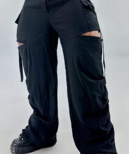 Calça Detalhe Aberto Lateral