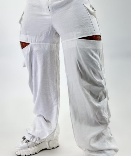 Calça Detalhe Aberto Lateral