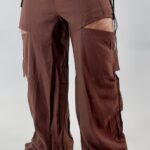 Calça Detalhe Aberto Lateral