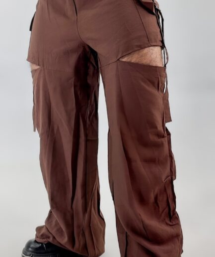 Calça Detalhe Aberto Lateral